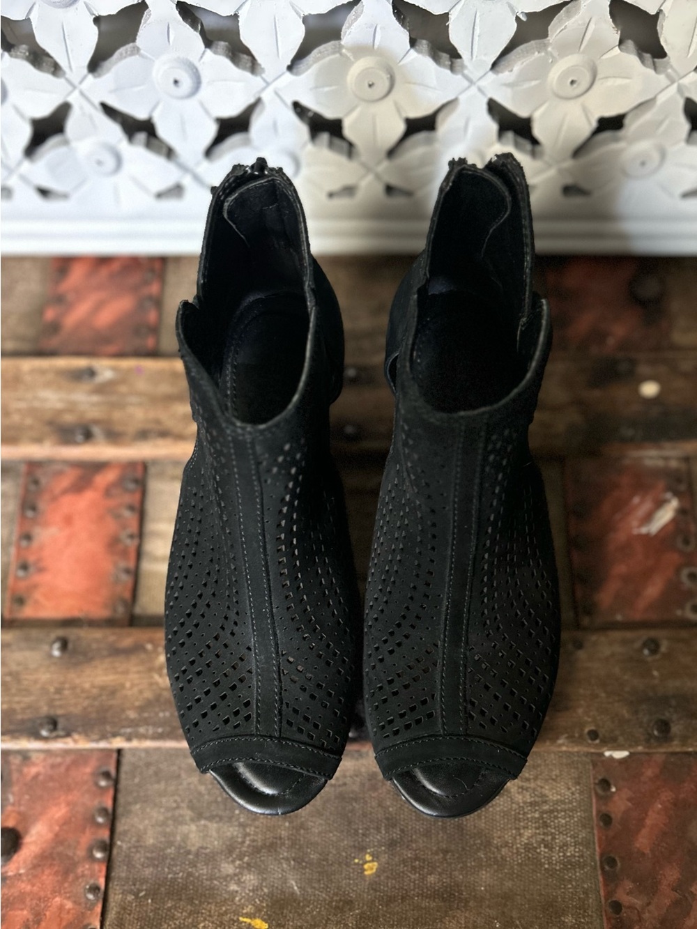 Earth Origins Kerri Black Peep Toe Cutout Ankle Booties Women’s 6.5